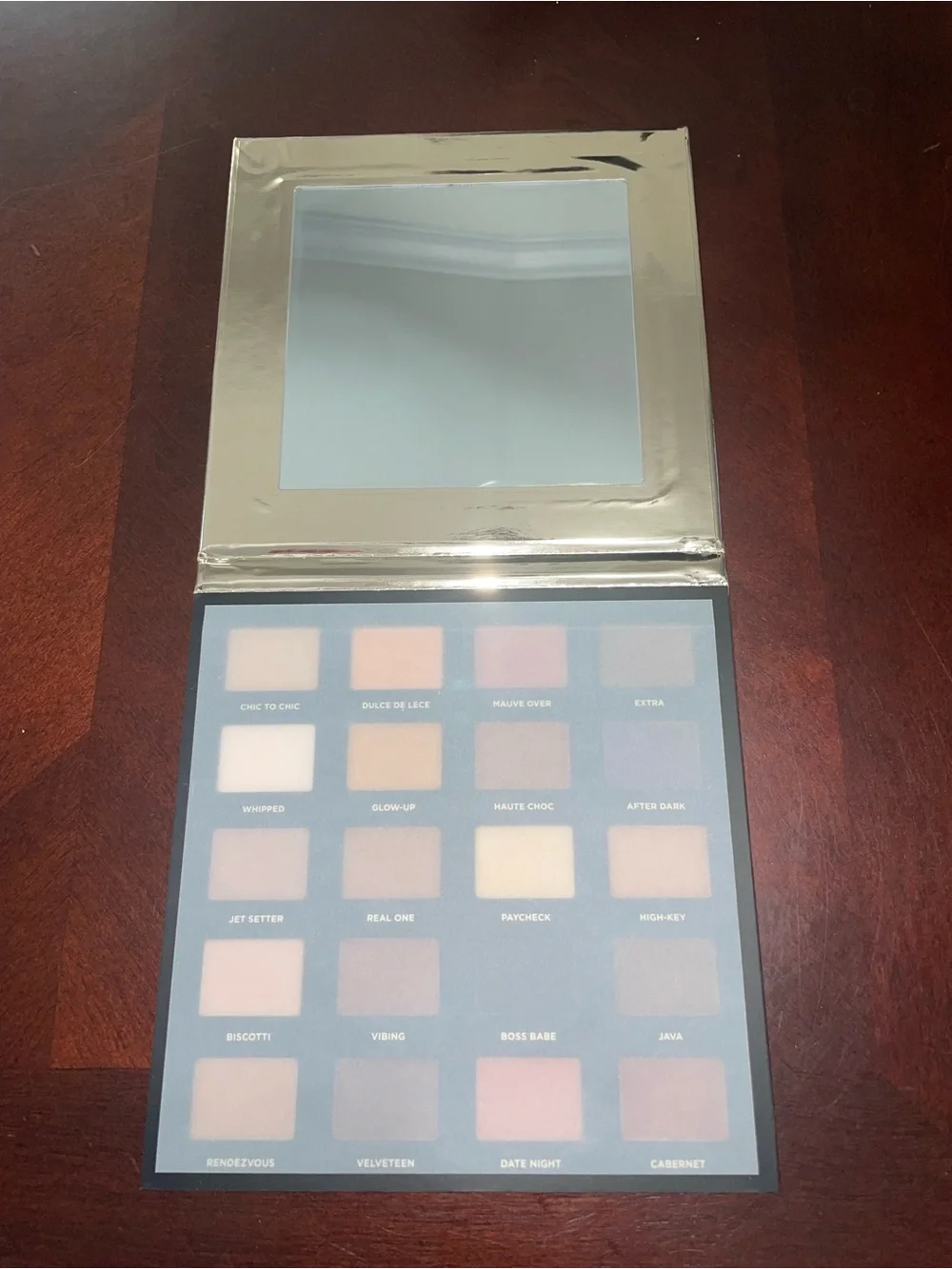 Iconic London - Booming Gleaming Eyeshadow Palette